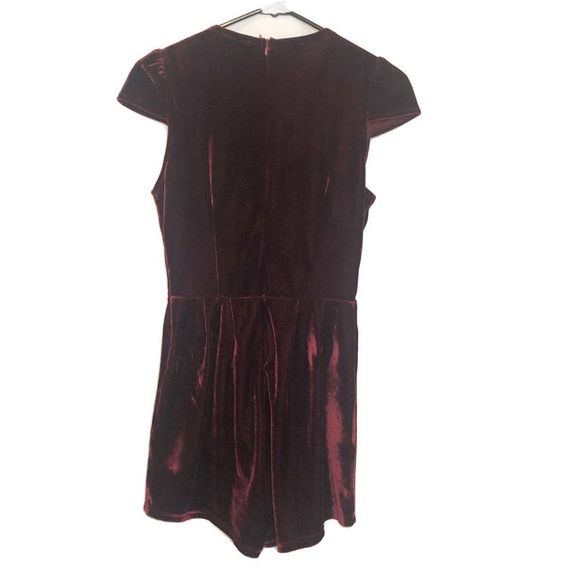 Tobi Red Velvet Romper Sz Small - Picture 3 of 6